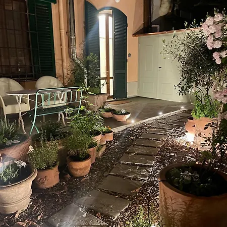 Notes Of - Stylish In An Authentic Area 3* Florencie